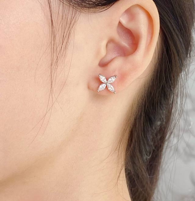 This item is a Tiffany marquise earring from the Goddess series, priced at 9252
