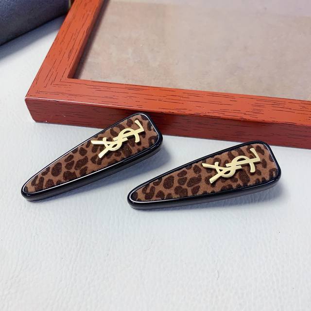 YSL Saint Laurent Hair Clip Leopard Print Titanium Steel Logo Clip Side Clip Eve