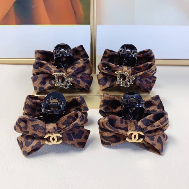 Chanel Mini Clip-on Hair Clip, Dior Mini Clip-on Hair Clip, Korean Style, Elegan