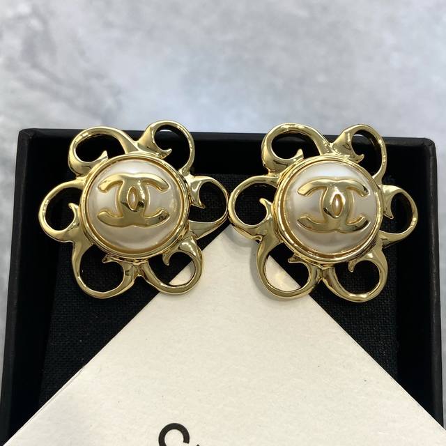 Xe746 Ch Nel Xiang'er Sunflower Double C Pearl Stud Earrings Highly recommended!