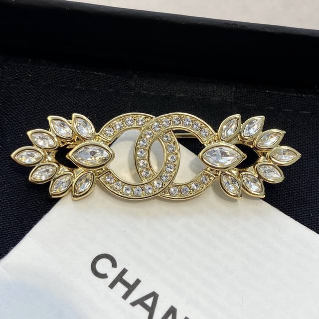 Xz0282 Ch Nel 22K Wheat Ear Marquise Double C Brooch The craftsmanship is incred