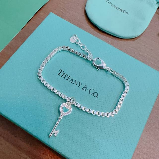 Tiffany & Co. Bracelet, exquisite silver version, celebrity style, vintage dist