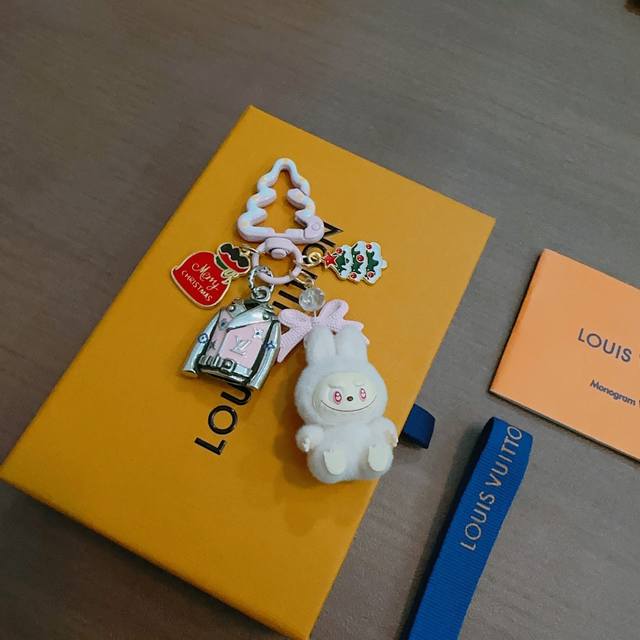 New Arrival: LV Collaboration Keychain, LV Bag Buckle, Latest Bag Charm, Higher