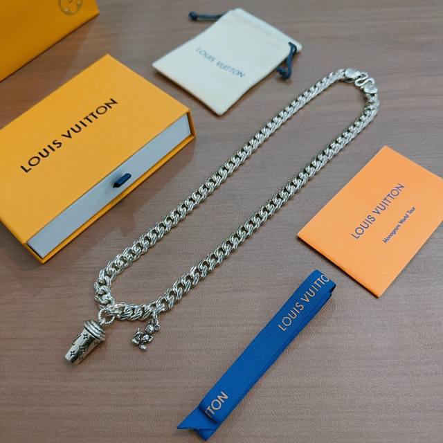 Louis Vuitton (LV) necklace, original single item, new model, retro trendy fash