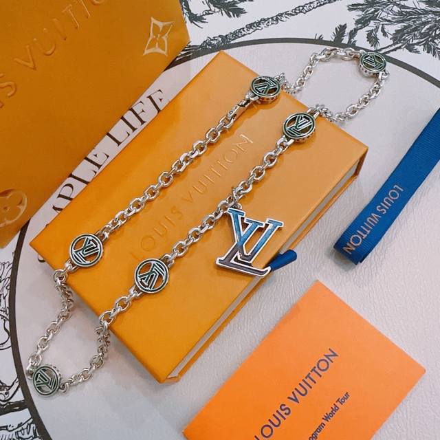 Louis Vuitton (LV) necklace, original single item, new model, retro trendy fash