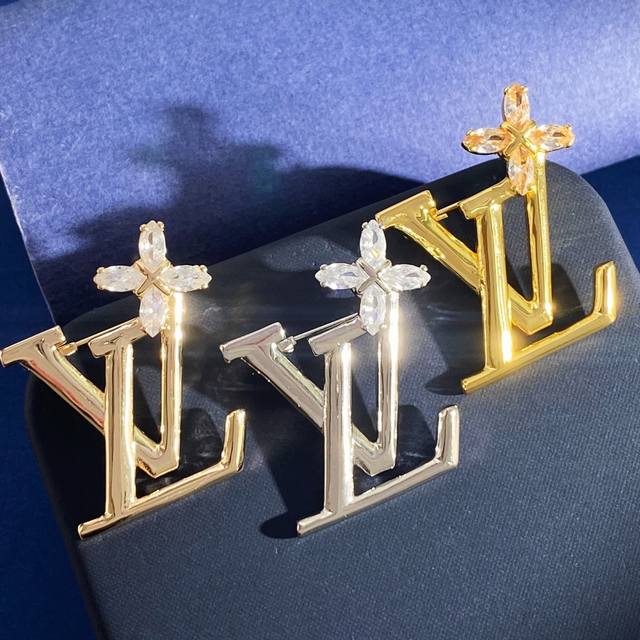 LV Louis Vuitton High-End Fashion Classic Metallic Smooth LV Lettering with Zirc