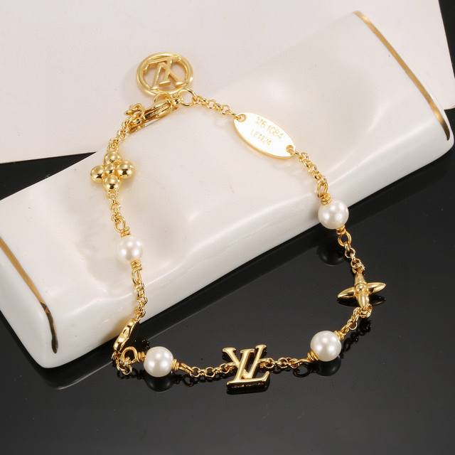 This exquisitely crafted Louis Vuitton bracelet embodies superb craftsmanship,