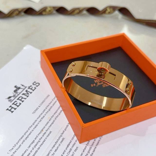 Hermes bracelets really test the craftsman's skill; to ensure perfect details an