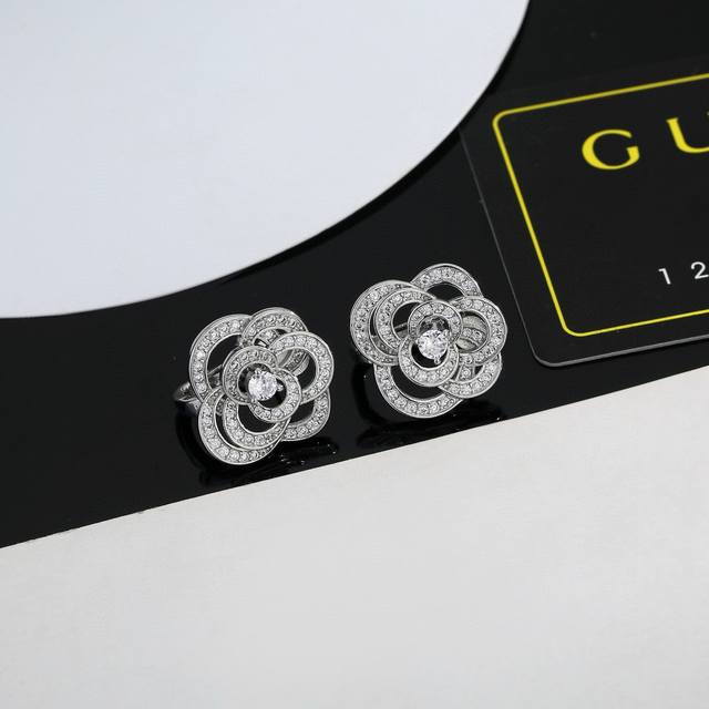 New Chanel Camellia Earrings Clip-on Earrings - Exactly the original, high-end