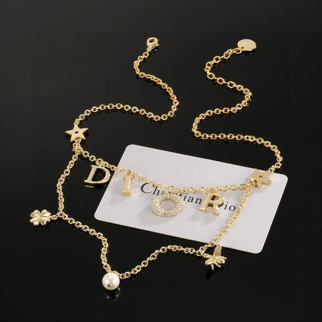 This Dior necklace is exquisite and elegant. The gold-plated metal chain is ado