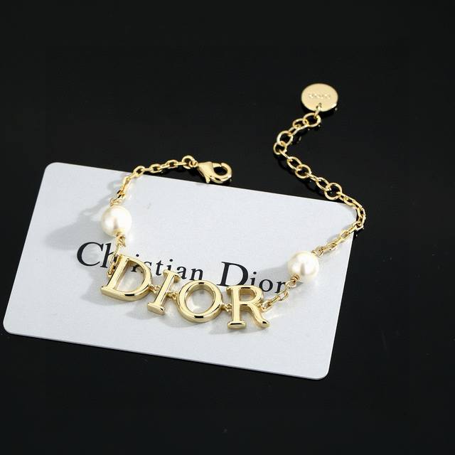This Dior Tribales bracelet offers a fresh take on Dior's iconic design. The me