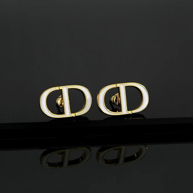 Dior's hot-selling new earrings are here! These vintage Dior Cd logo earrings a