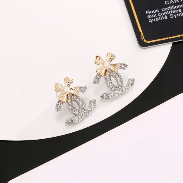 Chanel's hottest item, the four-leaf clover earrings, the most classic style, wi