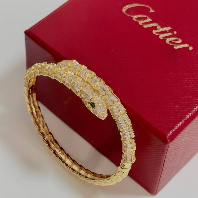 Cartier Diamond-Set Bangle, High-End Custom Version. Diamond setting craftsmans