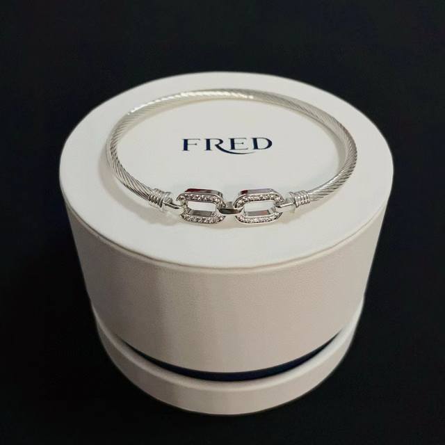 Hot-selling Fred full diamond horseshoe buckle bracelet, classic and versatile,