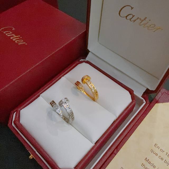 Cartier V gold ring, perfect condition, unparalleled details, the unique color