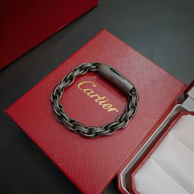 Cartier V gold bracelet, perfect condition, unparalleled details, the unique co