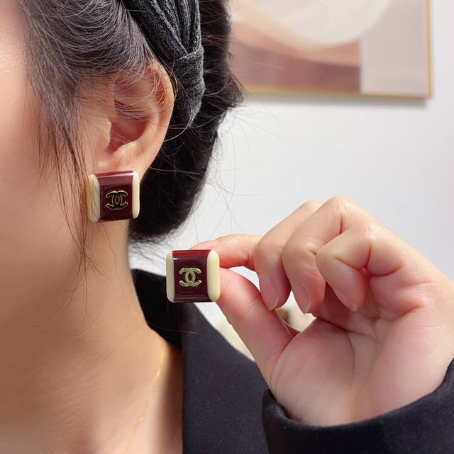 Chanel Minimalist Retro Square Stud Earrings. These earrings are absolutely gorg