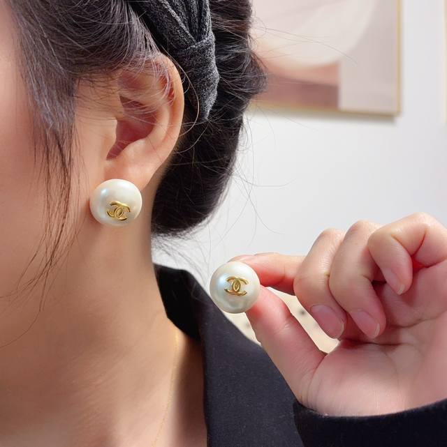 Chanel Retro White Small Size New High-Quality Stud Earrings, New Arrival at Bou