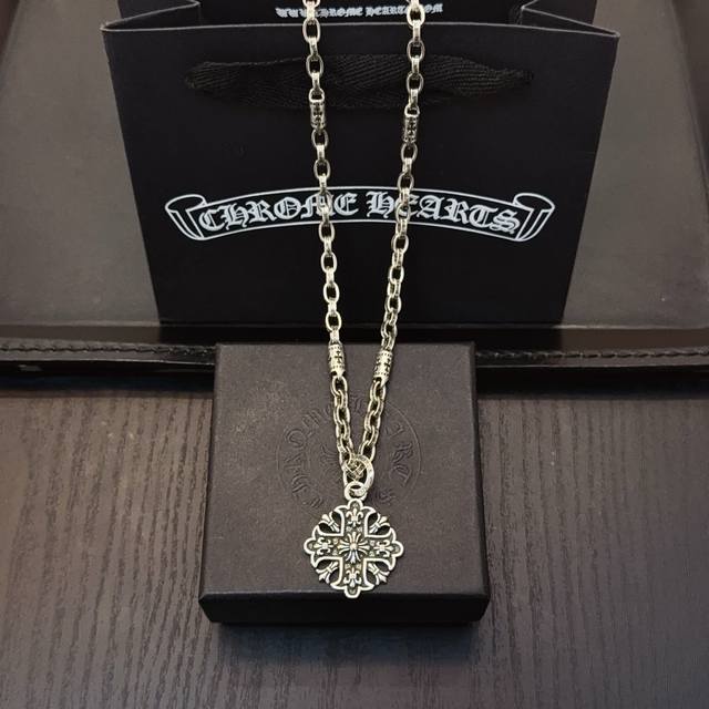 New boutique quality Chrome Hearts classic retro cross necklace. The cross pend