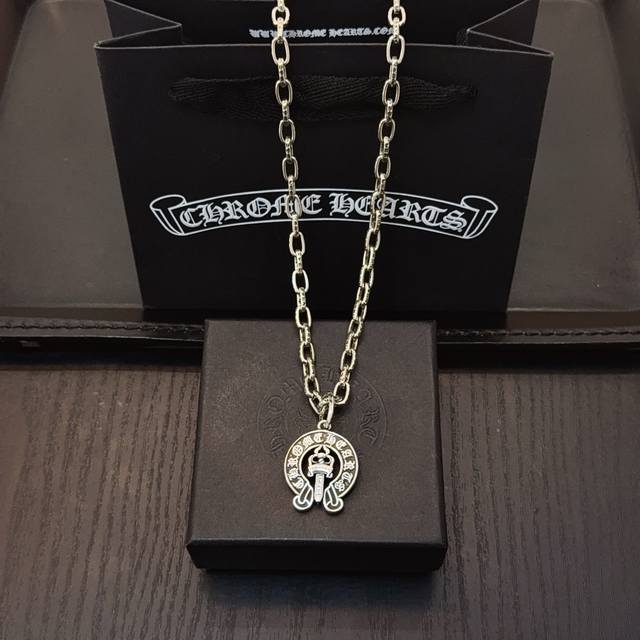 New boutique quality Chrome Hearts classic retro letter necklace, horseshoe pri