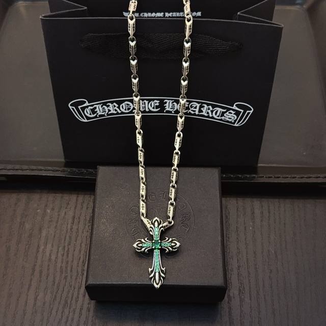 New boutique quality Chrome Hearts classic retro cross necklace, green diamond