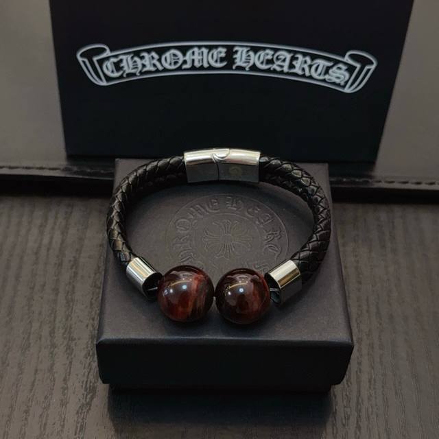 New boutique quality Chrome Hearts leather cord bracelet/bracelet. The embossed