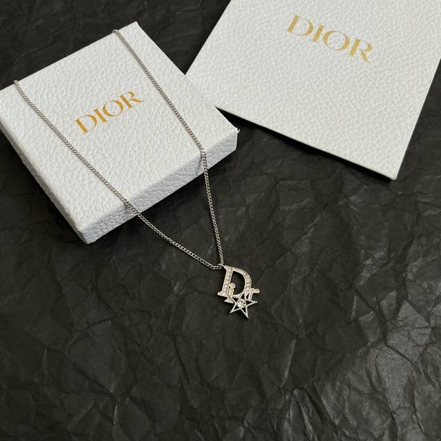 Dior vintage necklace, identical to the original, made of brass, sweet and elega