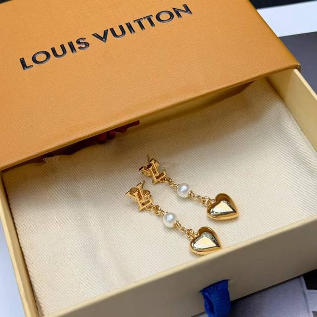 Louis Vuitton tassel stud earrings, high-end custom-made, premium color-blocked