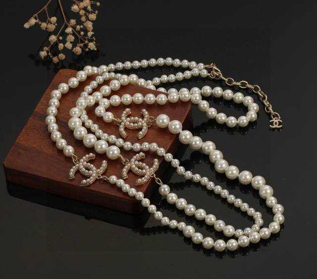 Autumn/Winter Chanel Sweater Chain, stackable, small Chanel pearl chain, origin