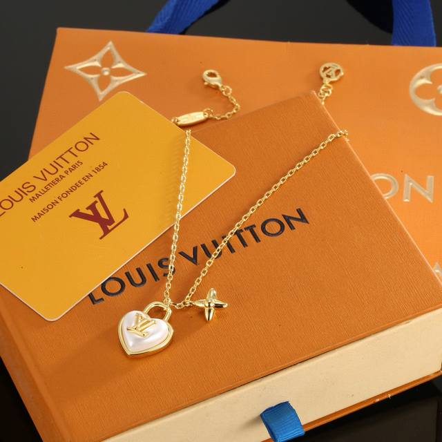 Lv Heart Peach Necklace, a Louis Vuitton piece, brings a fashionable and fun vis