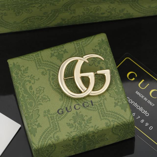Gucci Boutique Synchronized Gucci Brooches: Choose a few favorite pieces of jewe