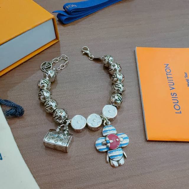High-quality Louis Vuitton (LV) bracelet, original single item, new model, retr