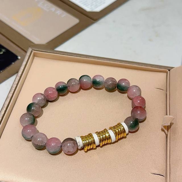 Bvlgari Divas' Dream bracelet in V gold. The crystal is in perfect condition, w