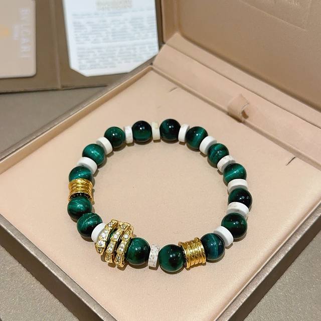 Bvlgari bracelet in V gold. Made with natural larimar from the Bvlgari Divas' D