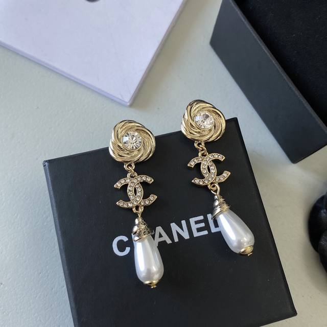 Selling like hotcakes! Chanel's latest micro-set crystal tassel teardrop pearl