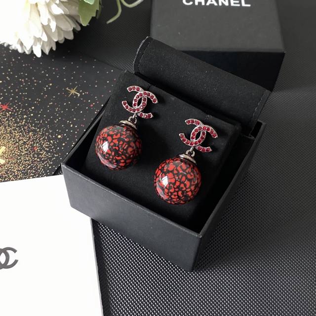 New Chanel 25 Blue and Red Ceramic Teardrop Diamond Letter Earrings - Love at F