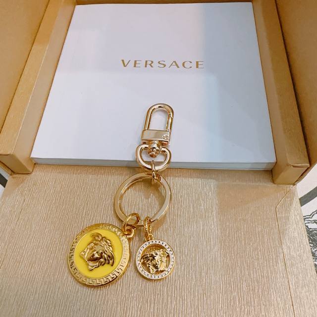 New Product Release: Versace Keychain Bag Buckle, Latest Bag Charm, Higher Grade