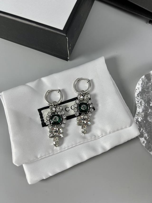 Gucci vintage court-style earrings, classic and elegant, full of design sense, r