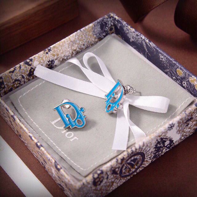 Original Dior monogram earrings, new style, identical to those in boutiques, ma