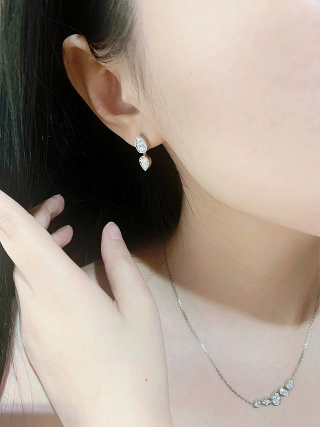 We produce teardrop earrings, and can customize 18K real gold and diamond versi