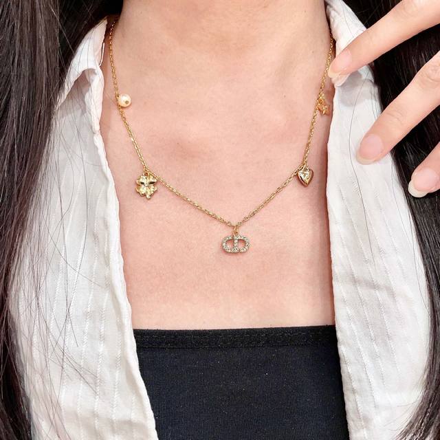 Dior vintage necklace, identical to the original, made of brass, sweet and elega