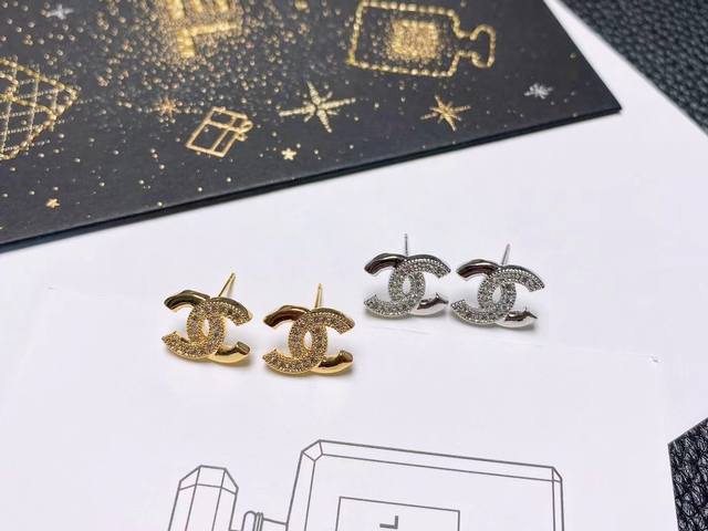 Wholesale frenzy! Chanel's official website's top-selling, exquisitely crafted