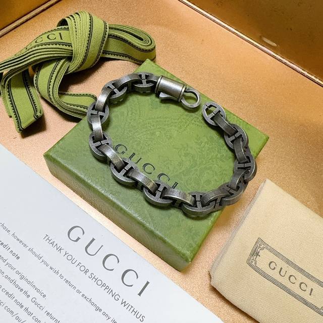 Gucci Recommended 2026 Newest Gucci Bracelet. A classic and exquisite design, t
