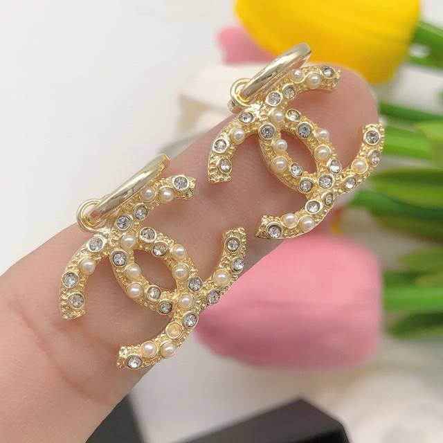 Item No. Xed0167 Chanel's most classic Chanel beaded and diamond-encrusted doubl