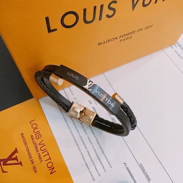 High-quality Louis Vuitton leather bracelet, original quality, new model, retro