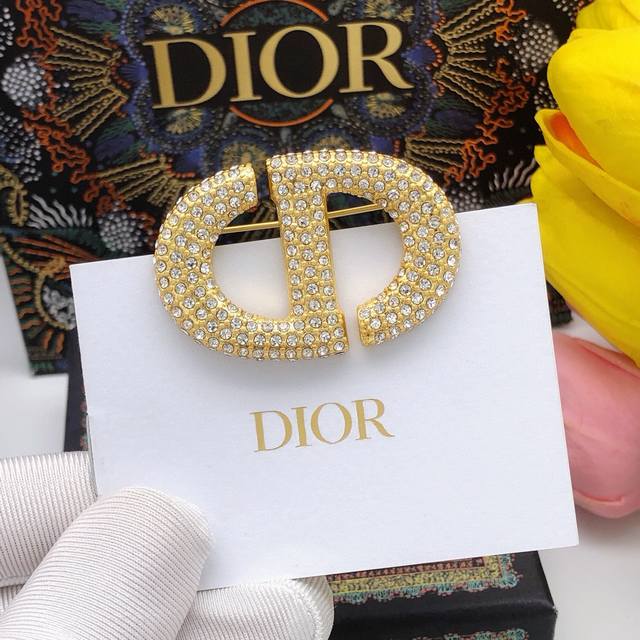 Item No. Dxz0037 Diorcd Full Rhinestone Brooch Pig Nose Pin DDD
