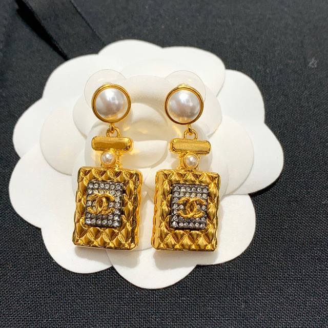Item No. Xed0140 Chanel Miniature Perfume Bottle Heart-Shaped Stud Earrings - Ho