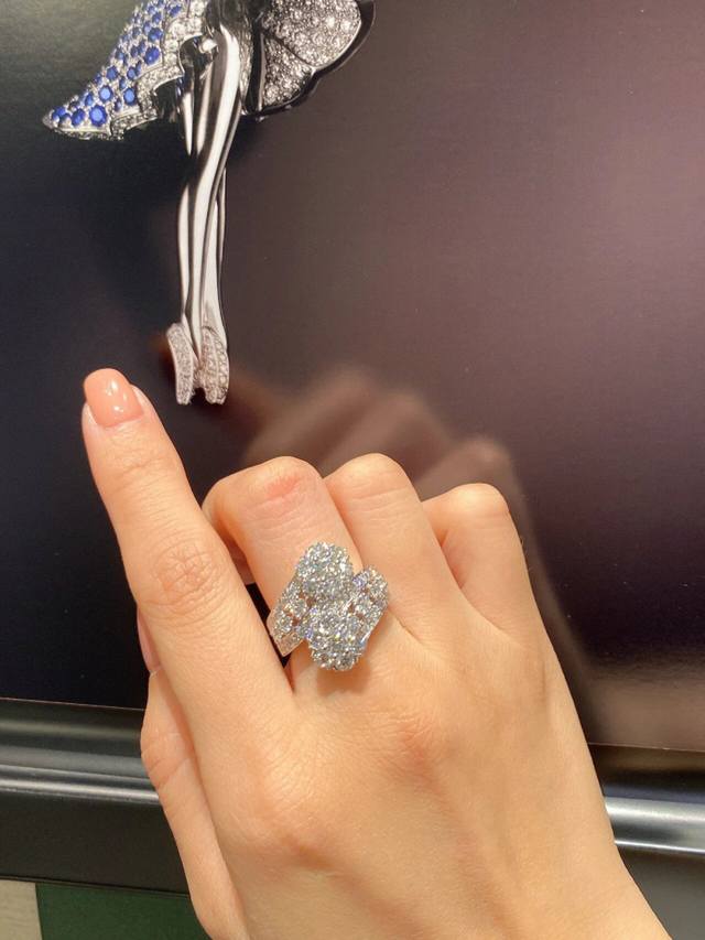 We offer custom-made genuine gold and diamond jewelry. For bulk orders, please i