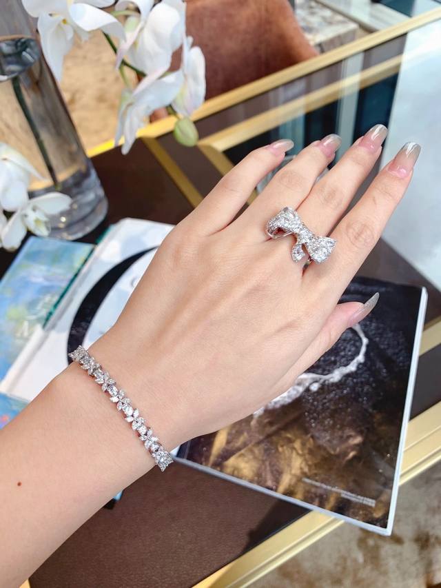 We have large production volumes, please consult customer service. Colored Gems